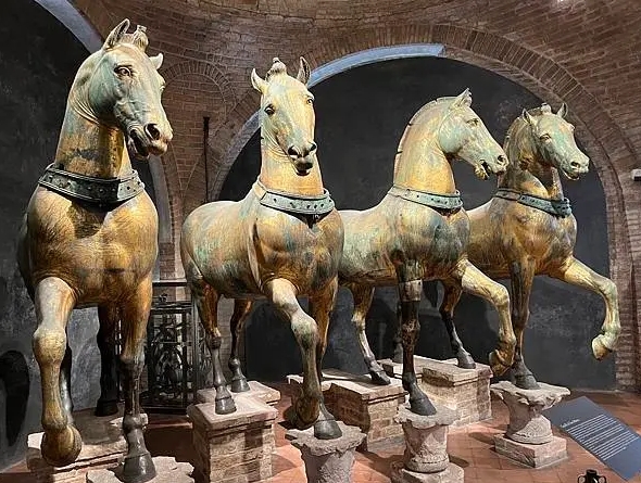 Bronze Sculpture: 12 Incredibly Famous Bronze Statues in the World