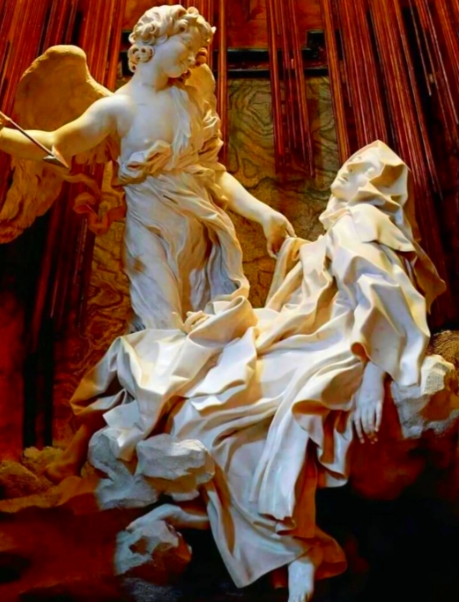 What is the difference between Baroque sculpture and classical sculpture